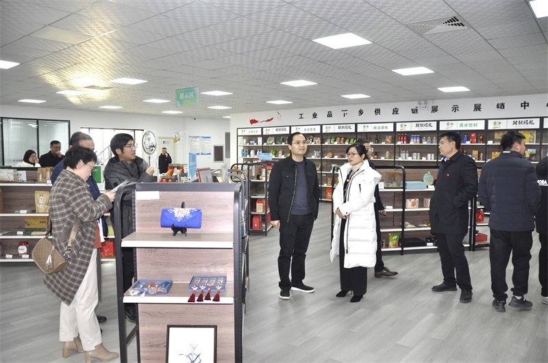 达漫电商河南分公司赴封丘县总工会现场沟通合作交流