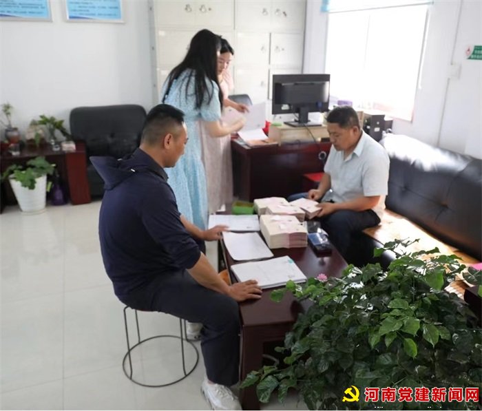 教师资格认领“零跑腿” 证书免费邮寄到家