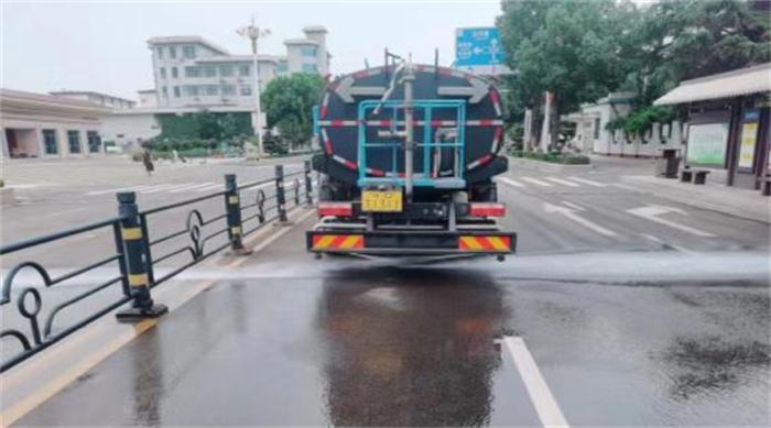 宝丰城管：提升环卫服务效能 助力优化营商环境