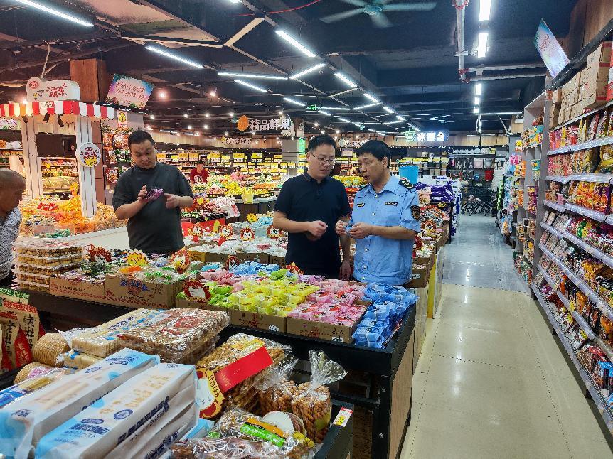 南召县板山坪镇：开展食品安全检查 筑牢“平安法治星”