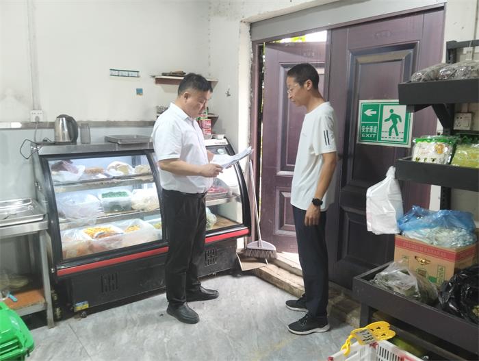 张八桥镇：双节同庆 安全护航
