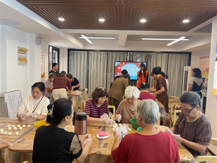 “情满中秋暖人心 手工作坊秀雅趣” DIY月饼制作活动