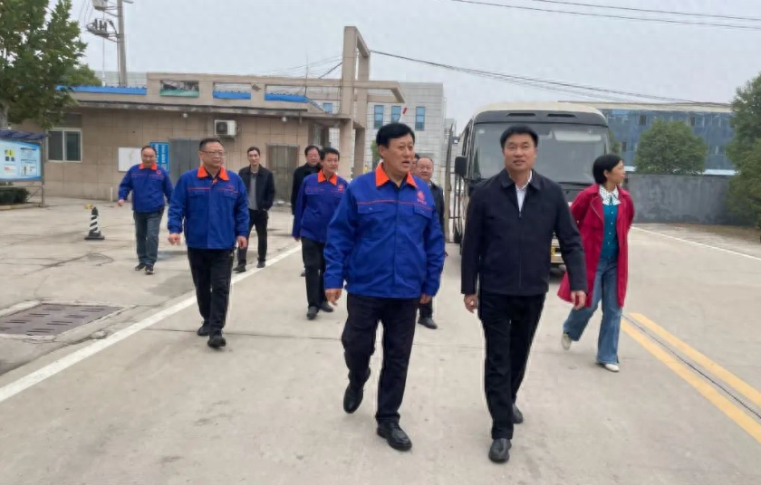 新乡市平原示范区管委会主任岳永鹏一行莅临金鑫科技集团考察调研