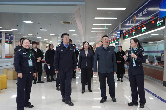 互学互鉴聚合力  党建赋能促发展——信阳一五四医院观摩交流公安专区党建···