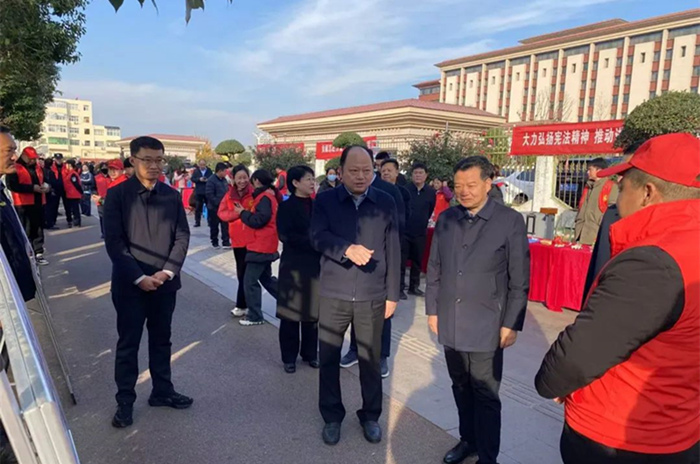 宝丰县城市管理局参加“12.5国际志愿日“志愿服务集中宣传活动